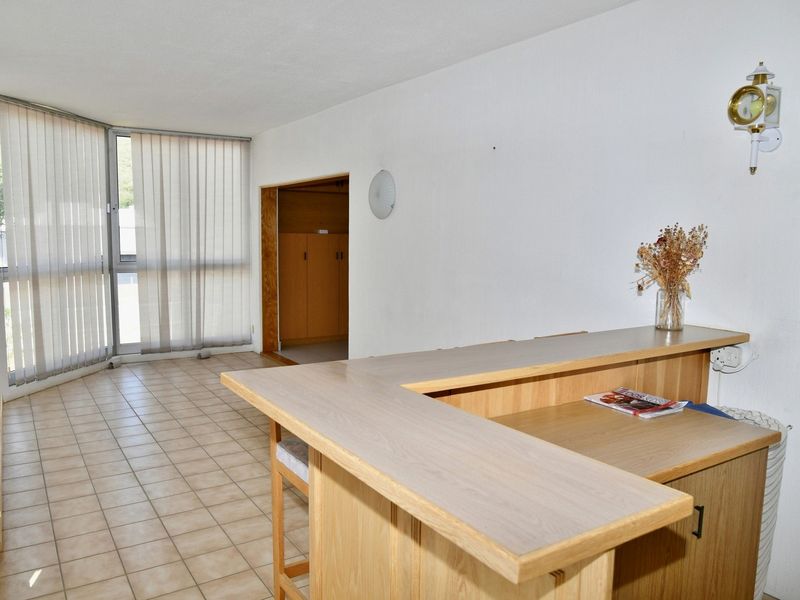 PRIME LOCATION – EXCEPTIONAL & SPACIOUS 1 BEDROOM APARTMENT - Photo 7