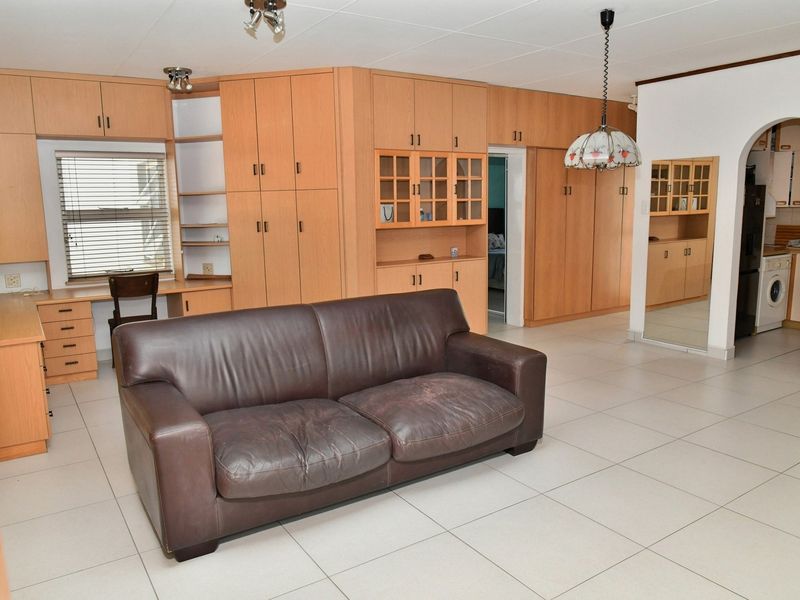 PRIME LOCATION – EXCEPTIONAL & SPACIOUS 1 BEDROOM APARTMENT - Photo 5