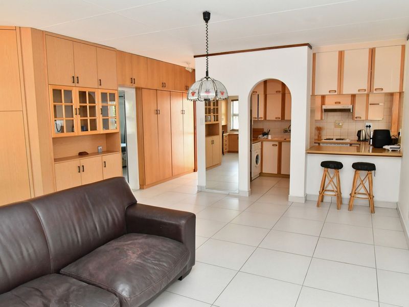 PRIME LOCATION – EXCEPTIONAL & SPACIOUS 1 BEDROOM APARTMENT - Photo 3