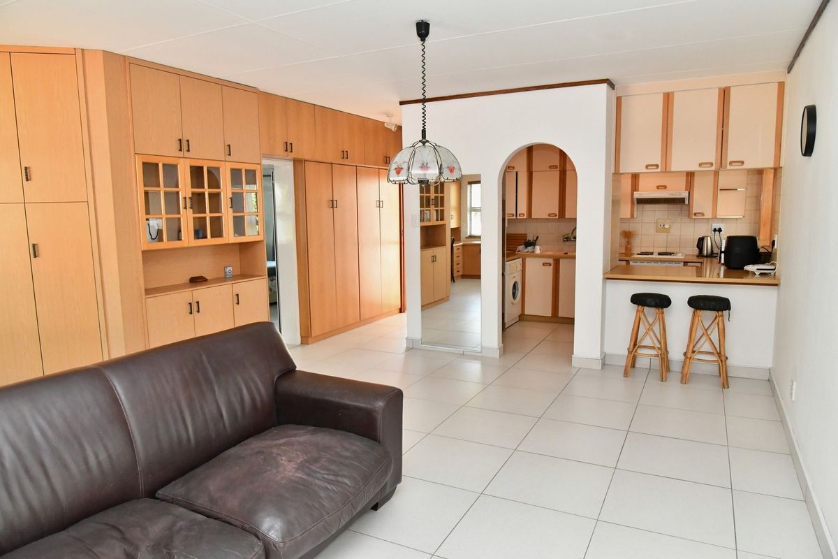 PRIME LOCATION – EXCEPTIONAL & SPACIOUS 1 BEDROOM APARTMENT - Photo 3