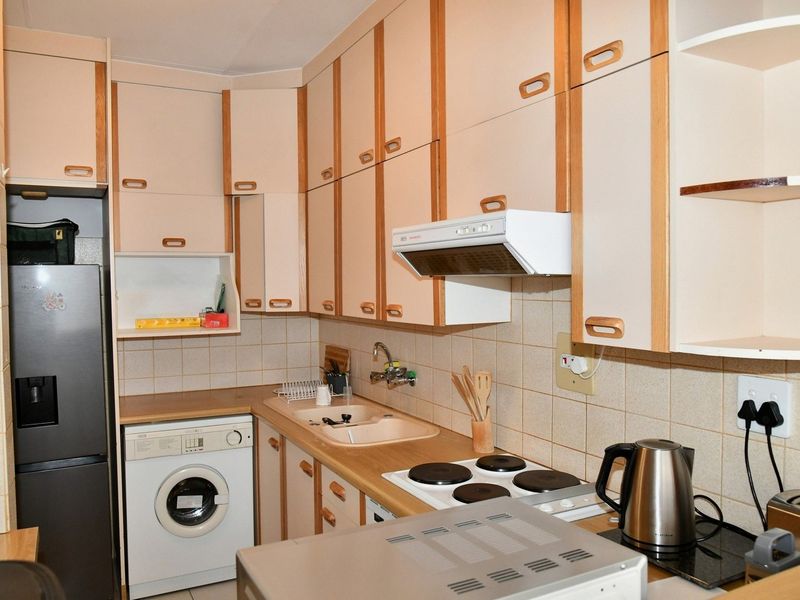 PRIME LOCATION – EXCEPTIONAL & SPACIOUS 1 BEDROOM APARTMENT - Photo 4