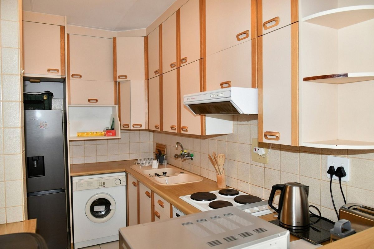 PRIME LOCATION – EXCEPTIONAL & SPACIOUS 1 BEDROOM APARTMENT - Photo 4