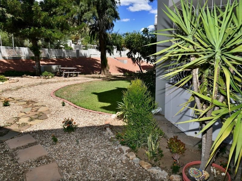 YOUR IDEAL GROUND-FLOOR LIVING SPACE – 3 BEDROOM APARTMENT - Photo 2