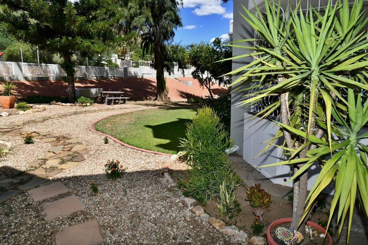 YOUR IDEAL GROUND-FLOOR LIVING SPACE – 3 BEDROOM APARTMENT - Photo 2