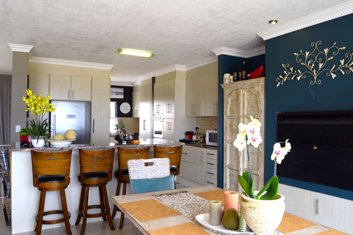 3 Bed. 2.5 Bath Penthouse apartment with Spectacular Views - Photo 3