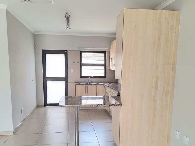 TOWN HOUSE FOR SALE - Photo 5