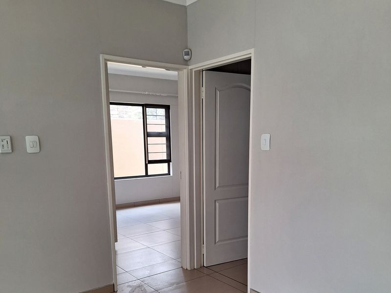 TOWN HOUSE FOR SALE - Photo 3