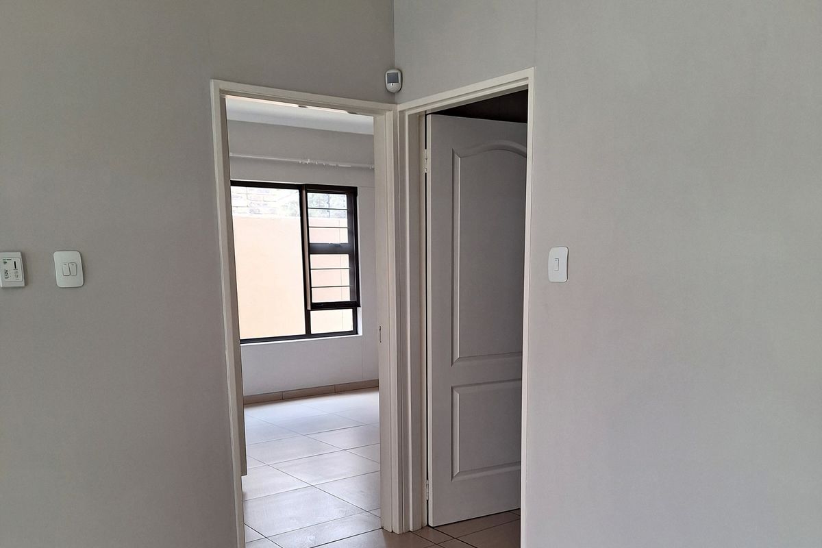 TOWN HOUSE FOR SALE - Photo 3