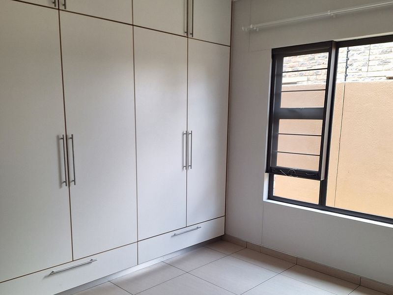 TOWN HOUSE FOR SALE - Photo 4