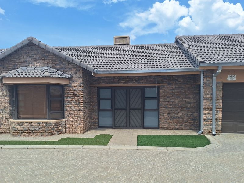 TOWN HOUSE FOR SALE - Photo 7