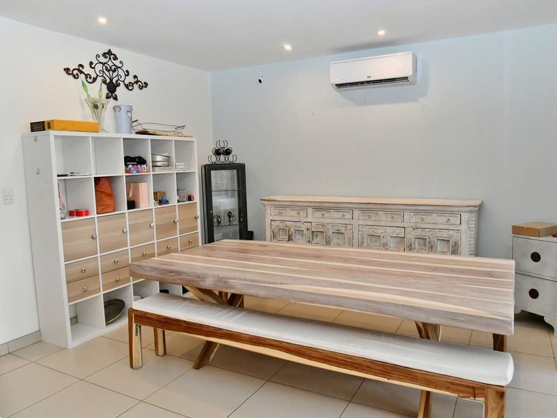 UPMARKET TOWNHOUSE WITH BREATHTAKING PANORAMIC VIEWS - Photo 5