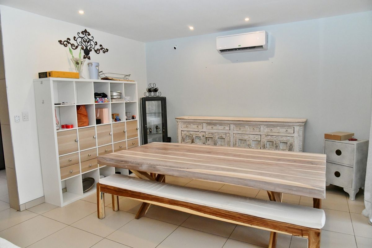 UPMARKET TOWNHOUSE WITH BREATHTAKING PANORAMIC VIEWS - Photo 5