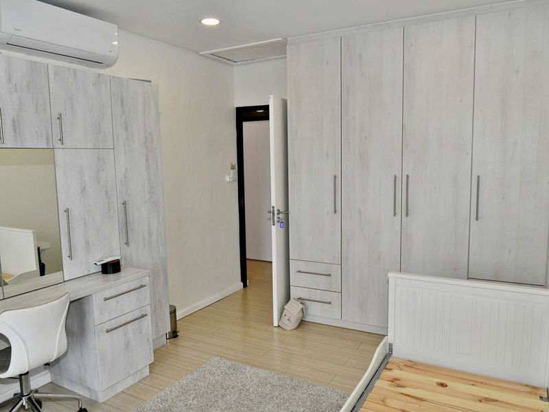 UPMARKET TOWNHOUSE WITH BREATHTAKING PANORAMIC VIEWS - Photo 10