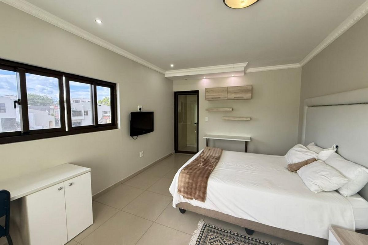 GUESTHOUSE INVESTMENT IN HOCHLANDPARK – EARN FROM DAY ONE! - Photo 3