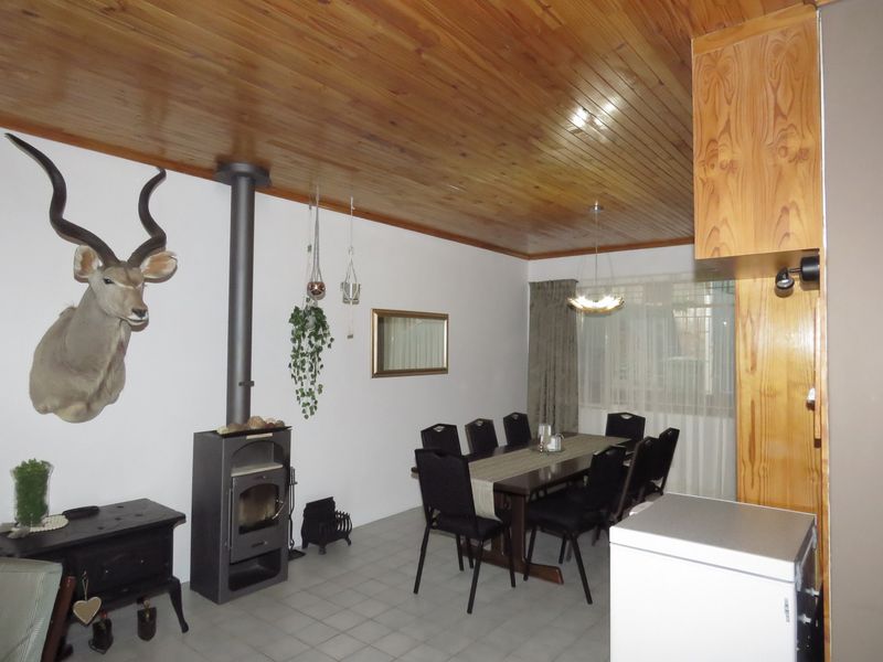 EXPANSIVE FAMILY HOME IN THE HEART OF KLEIN WINDHOEK - Photo 7