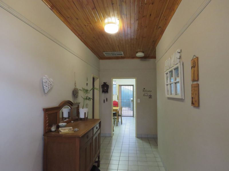 EXPANSIVE FAMILY HOME IN THE HEART OF KLEIN WINDHOEK - Photo 4