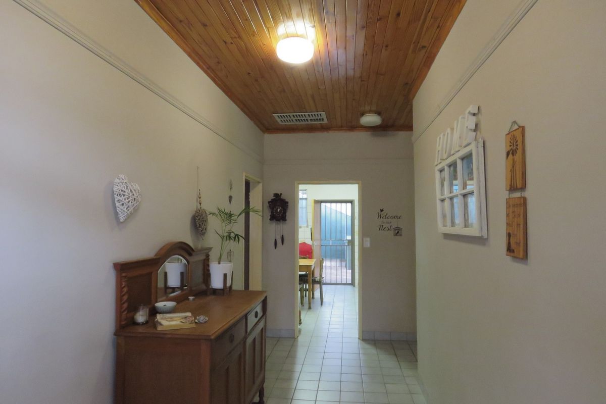 EXPANSIVE FAMILY HOME IN THE HEART OF KLEIN WINDHOEK - Photo 4