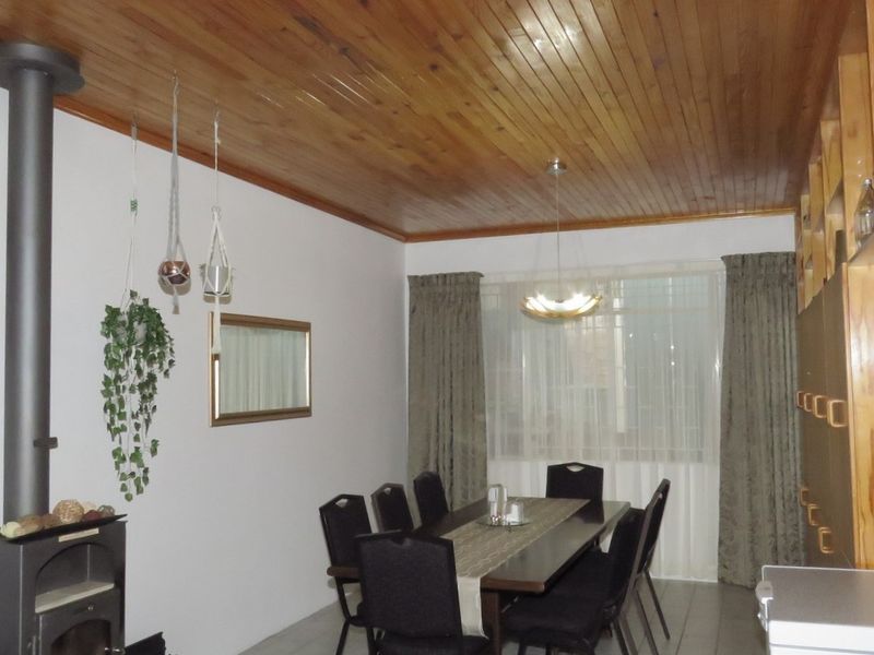 EXPANSIVE FAMILY HOME IN THE HEART OF KLEIN WINDHOEK - Photo 5