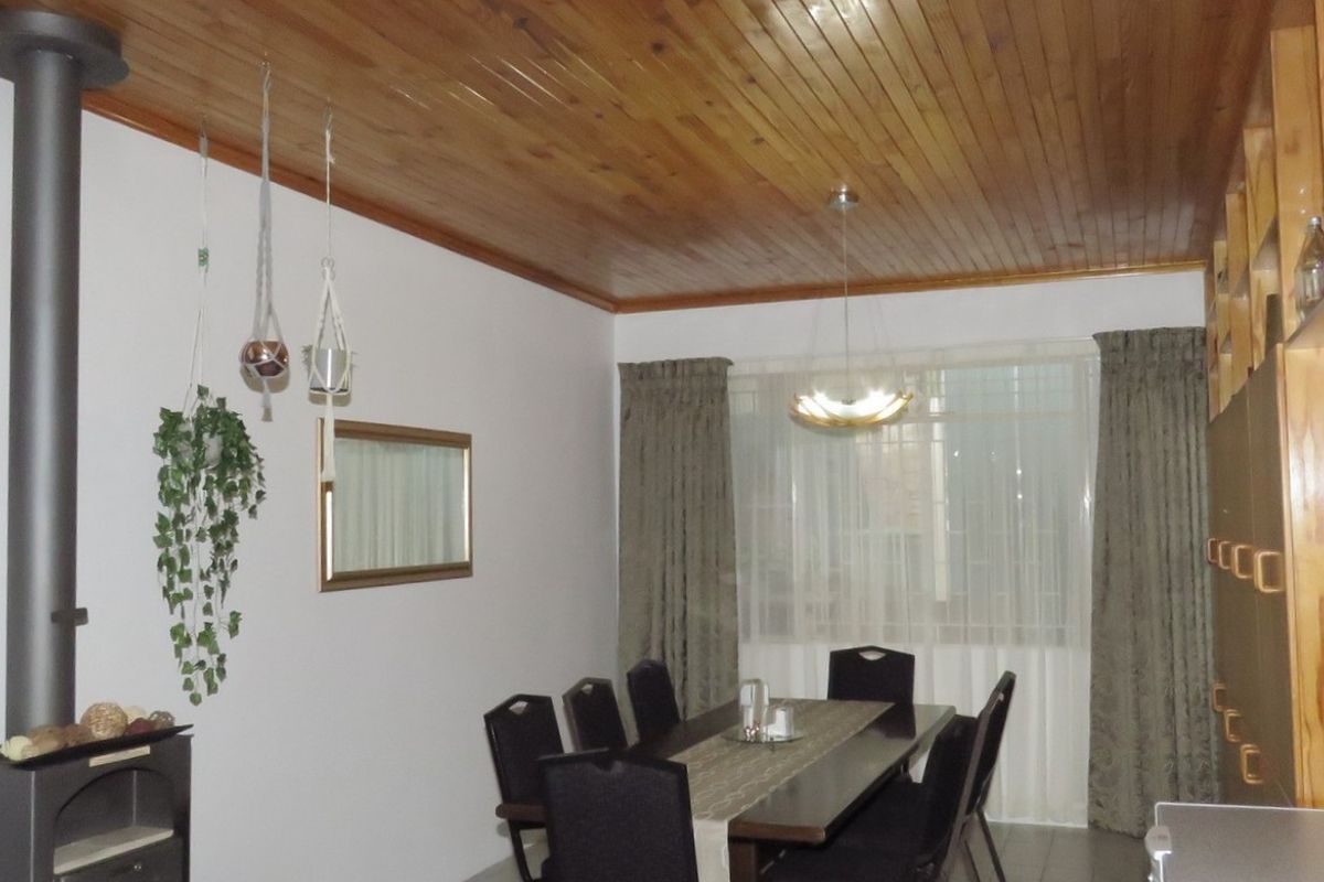 EXPANSIVE FAMILY HOME IN THE HEART OF KLEIN WINDHOEK - Photo 5