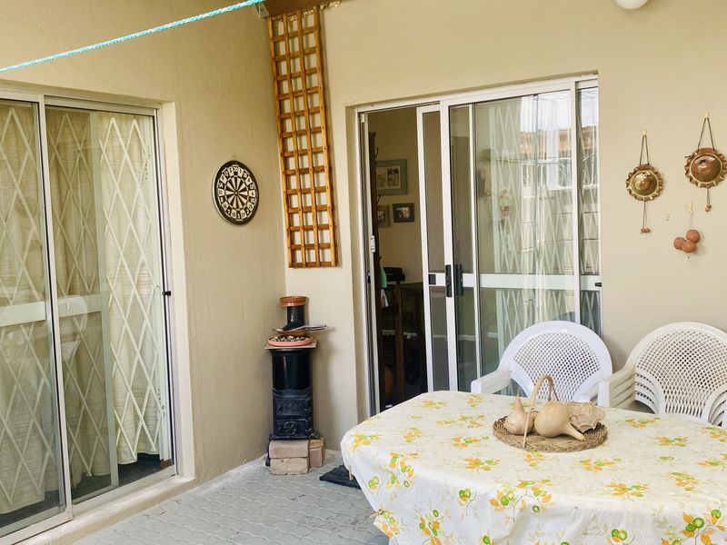 Stunning 3 Bedroom Townhouse in Avis Village, Klein Windhoek! - Photo 6