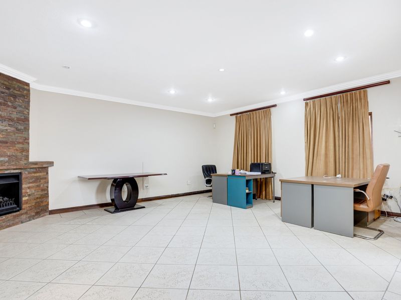 House Pending Sale In Sandton - Photo 9