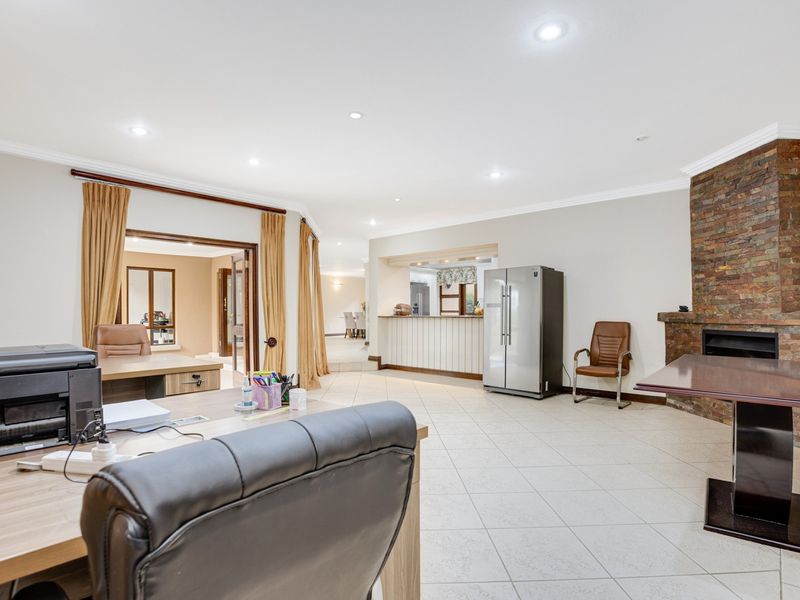 House Pending Sale In Sandton - Photo 8