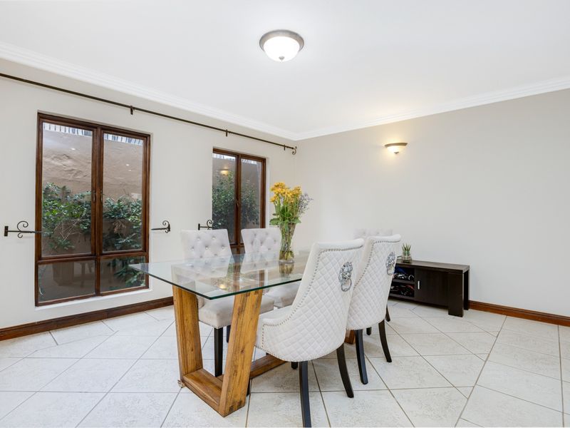 House Pending Sale In Sandton - Photo 3