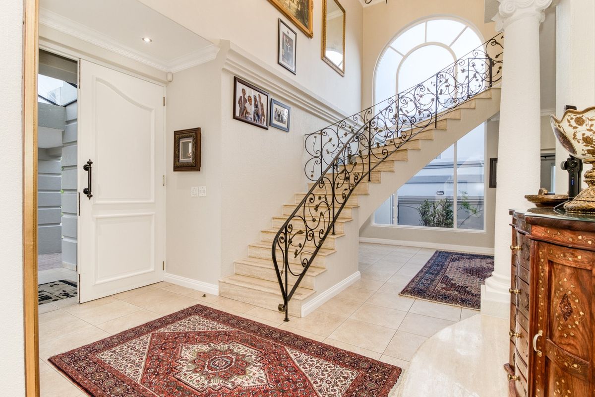 House Pending Sale In Sandton - Photo 3