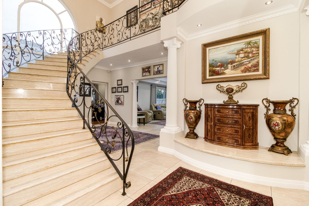 House Pending Sale In Sandton - Photo 2