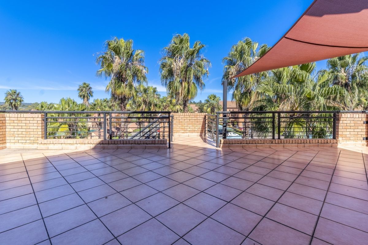 Versatile office space ranging from 30sqm to 390sqm available in the heart of Fourways. - Photo 3