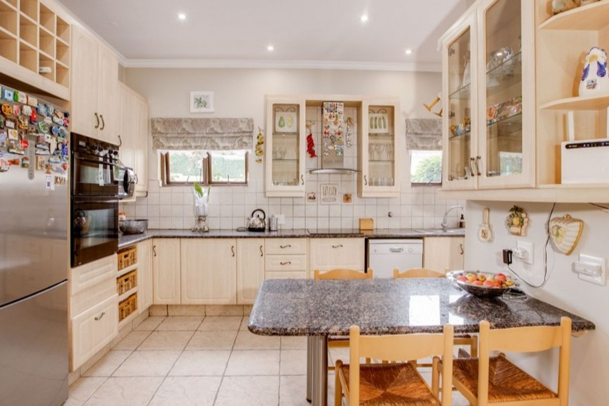 Three Bedroom Family Home for Rent in Dainfern Ridge - Photo 3