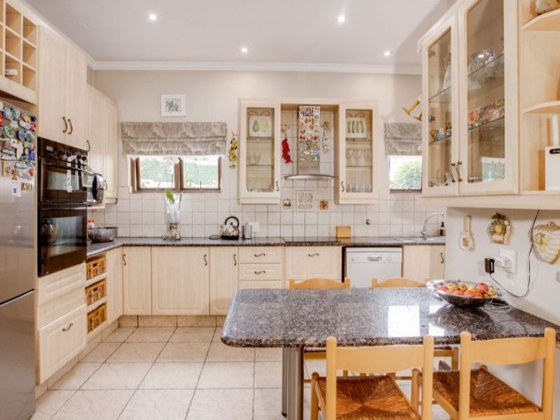 Three Bedroom Family Home for Rent in Dainfern Ridge - Photo 3