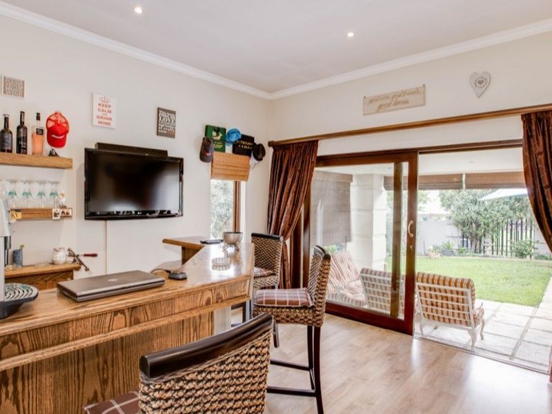 Three Bedroom Family Home for Rent in Dainfern Ridge - Photo 8