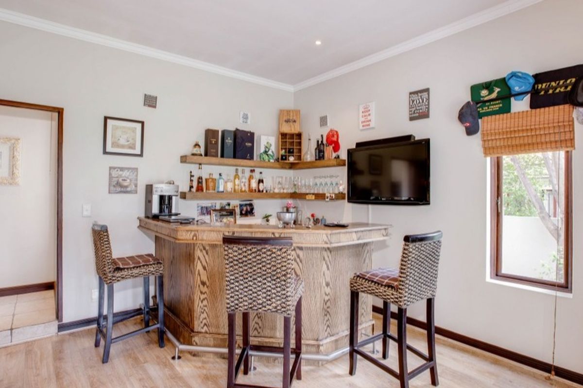 Three Bedroom Family Home for Rent in Dainfern Ridge - Photo 4