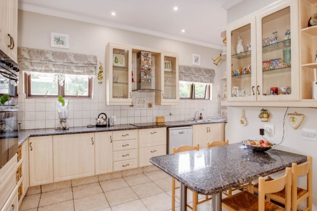 Three Bedroom Family Home for Rent in Dainfern Ridge - Photo 2