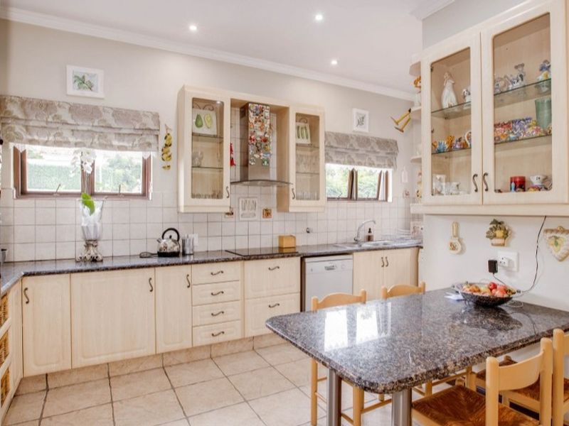 Three Bedroom Family Home for Rent in Dainfern Ridge - Photo 2