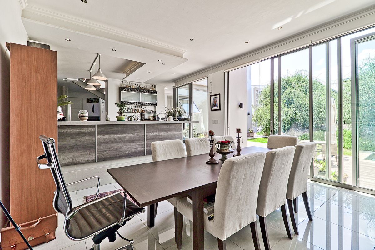 Modern 4 Bedroom house in Helderfontein Estate - Photo 5