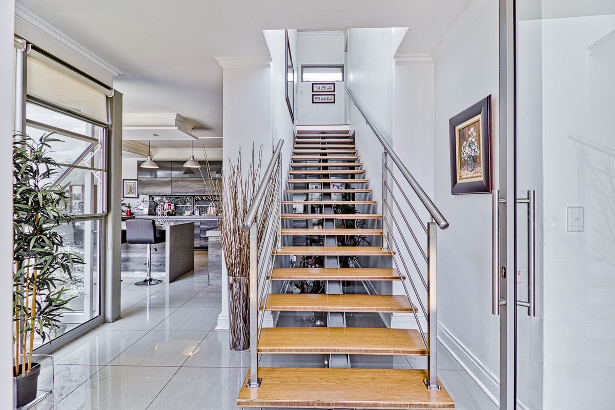 Modern 4 Bedroom house in Helderfontein Estate - Photo 3