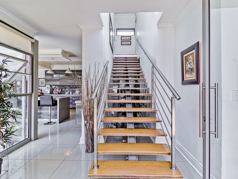 Modern 4 Bedroom house in Helderfontein Estate - Photo 3