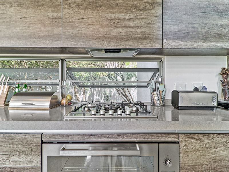 Modern 4 Bedroom house in Helderfontein Estate - Photo 8