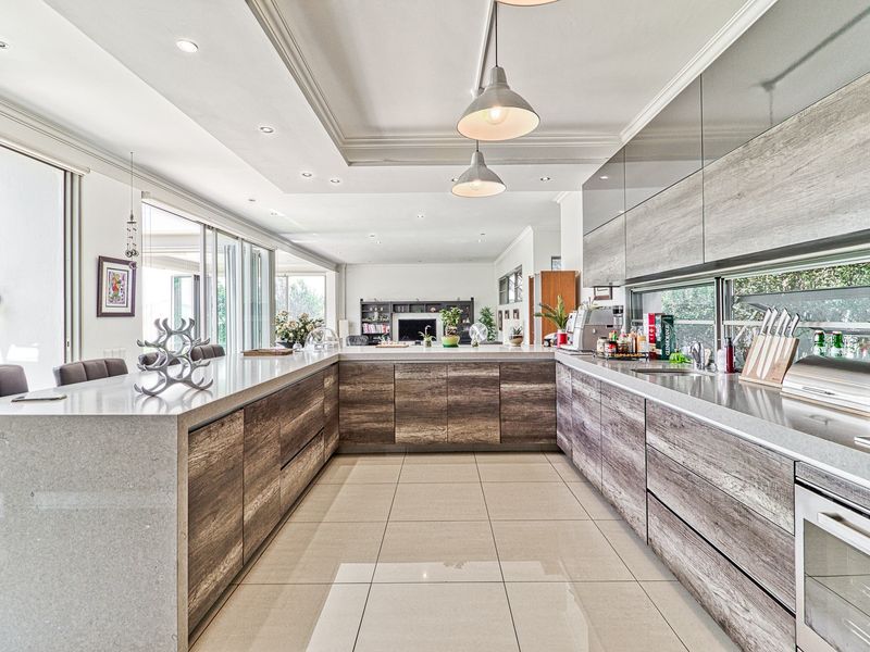 Modern 4 Bedroom house in Helderfontein Estate - Photo 7