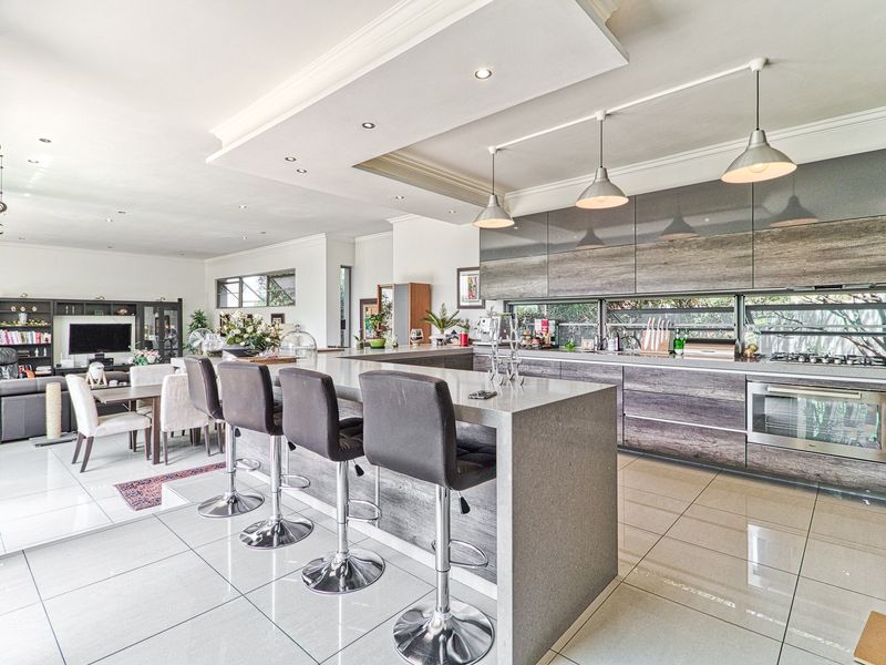 Modern 4 Bedroom house in Helderfontein Estate - Photo 6