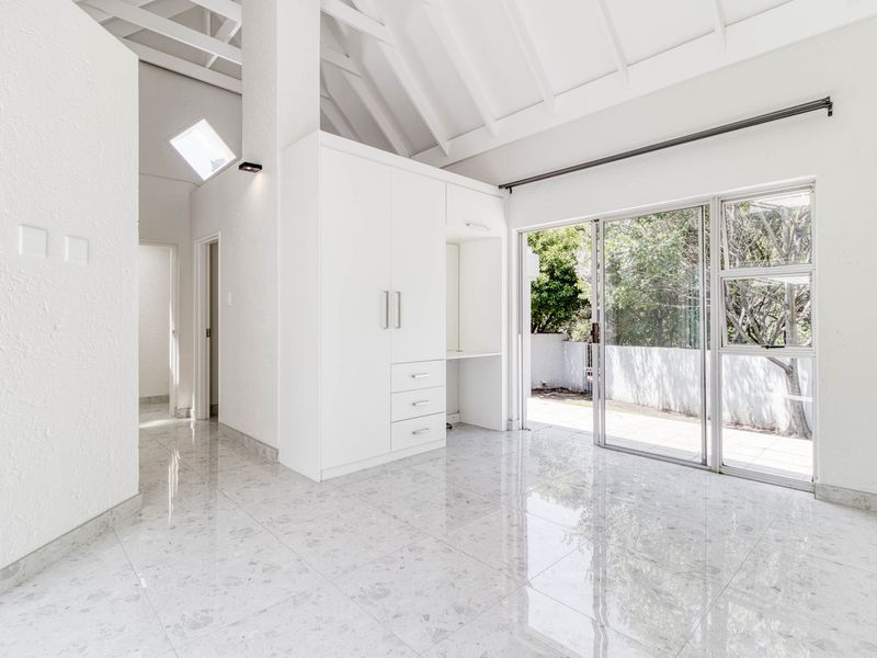 Newly Renovated 4-Bedroom Home + Cottage in Dainfern Golf Estate - Photo 10