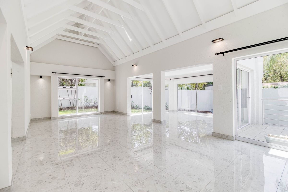 Newly Renovated 4-Bedroom Home + Cottage in Dainfern Golf Estate - Photo 3