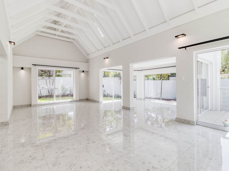 Newly Renovated 4-Bedroom Home + Cottage in Dainfern Golf Estate - Photo 3