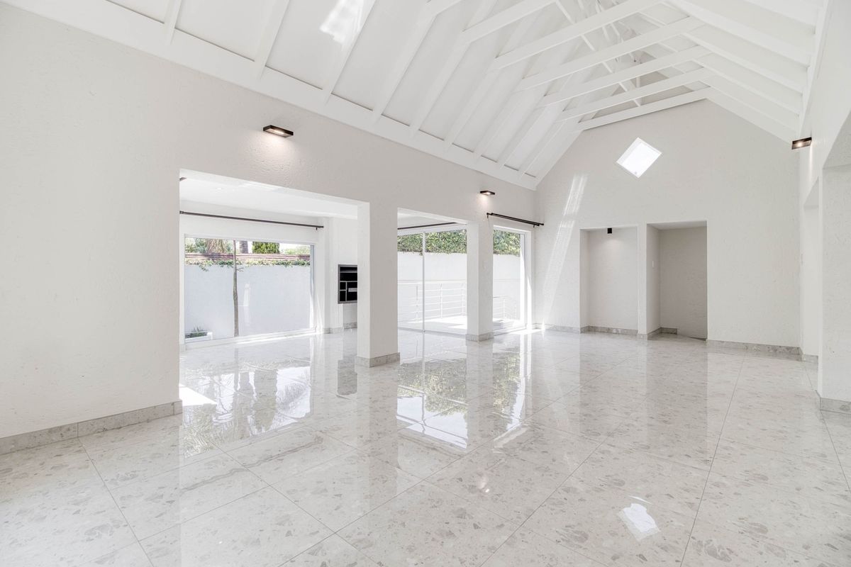 Newly Renovated 4-Bedroom Home + Cottage in Dainfern Golf Estate - Photo 2