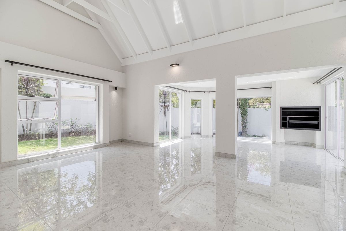 Newly Renovated 4-Bedroom Home + Cottage in Dainfern Golf Estate - Photo 4