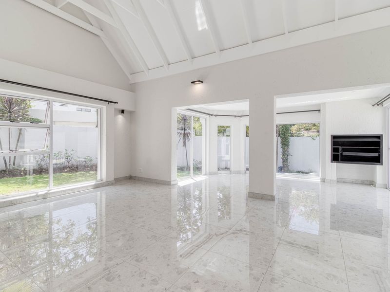 Newly Renovated 4-Bedroom Home + Cottage in Dainfern Golf Estate - Photo 4