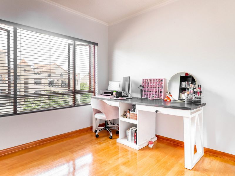 Charming 2 Bedroom Apartment! - Photo 10