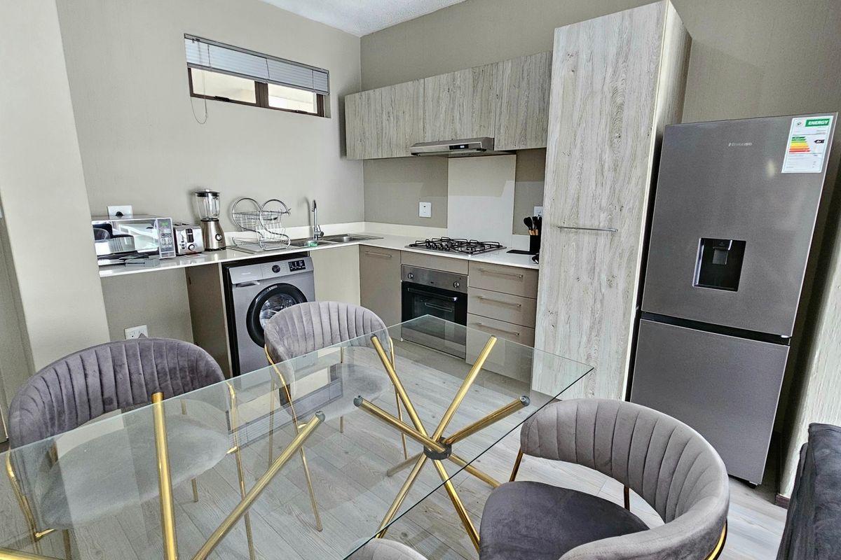 Secure lock up and go - FULLY FURNISHED - Photo 2